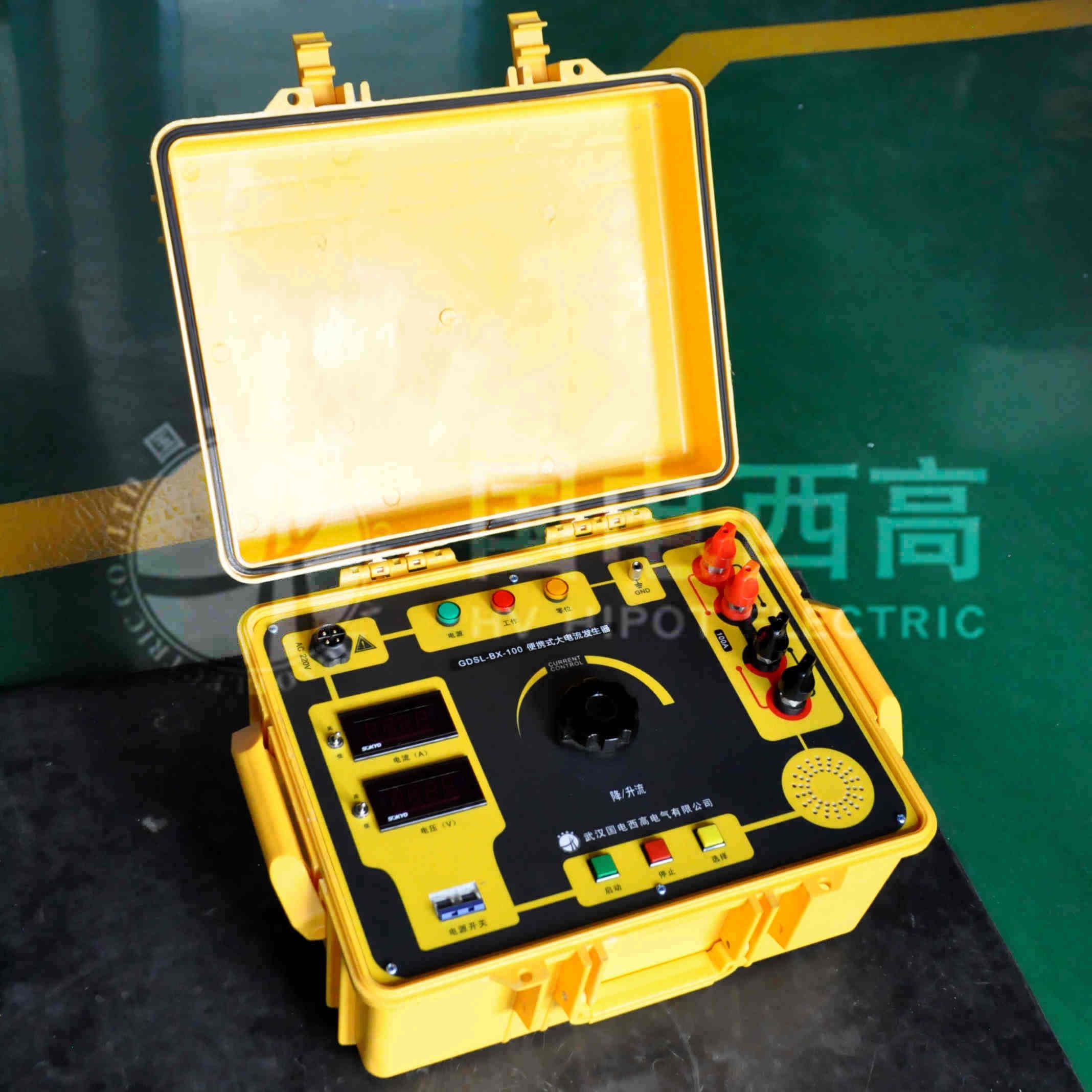 便攜式大電流發(fā)生器主機左側(cè)