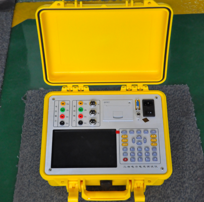 三相電容電感測試儀實(shí)物圖
